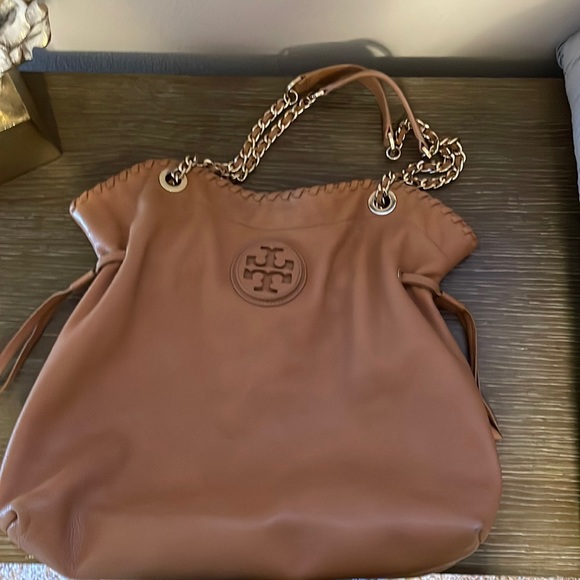 Tory Burch Handbags - Tory Burch Tan Chainlink Hobo Bag